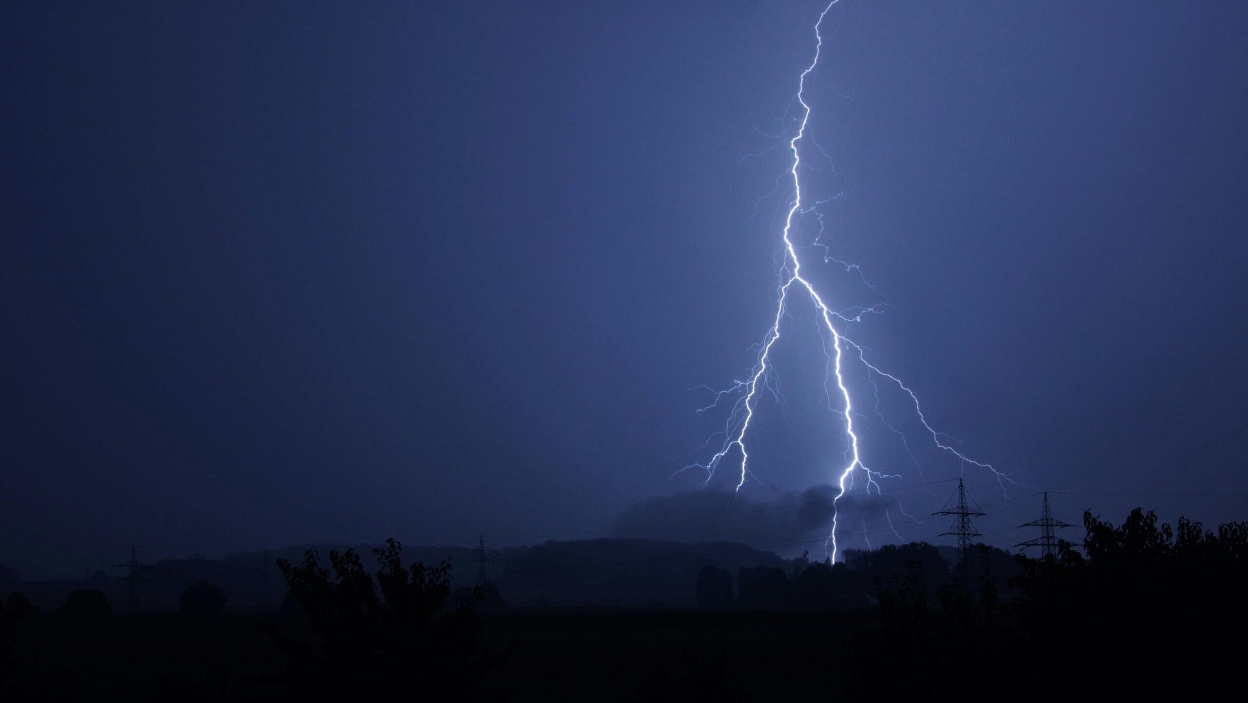 Code Oranje: KNMI waarschuwt voor noodweer met ‘hagelstenen tot 4 centimeter’