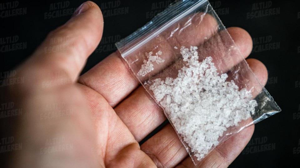 Nederland zet streep door designerdrugs: 3-MMC en vriendjes aangepakt